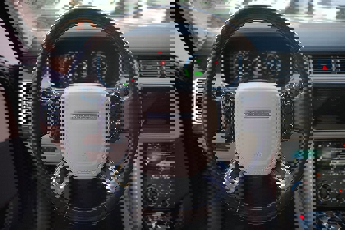 Used 2020 Land Rover Range Rover HSE image 13