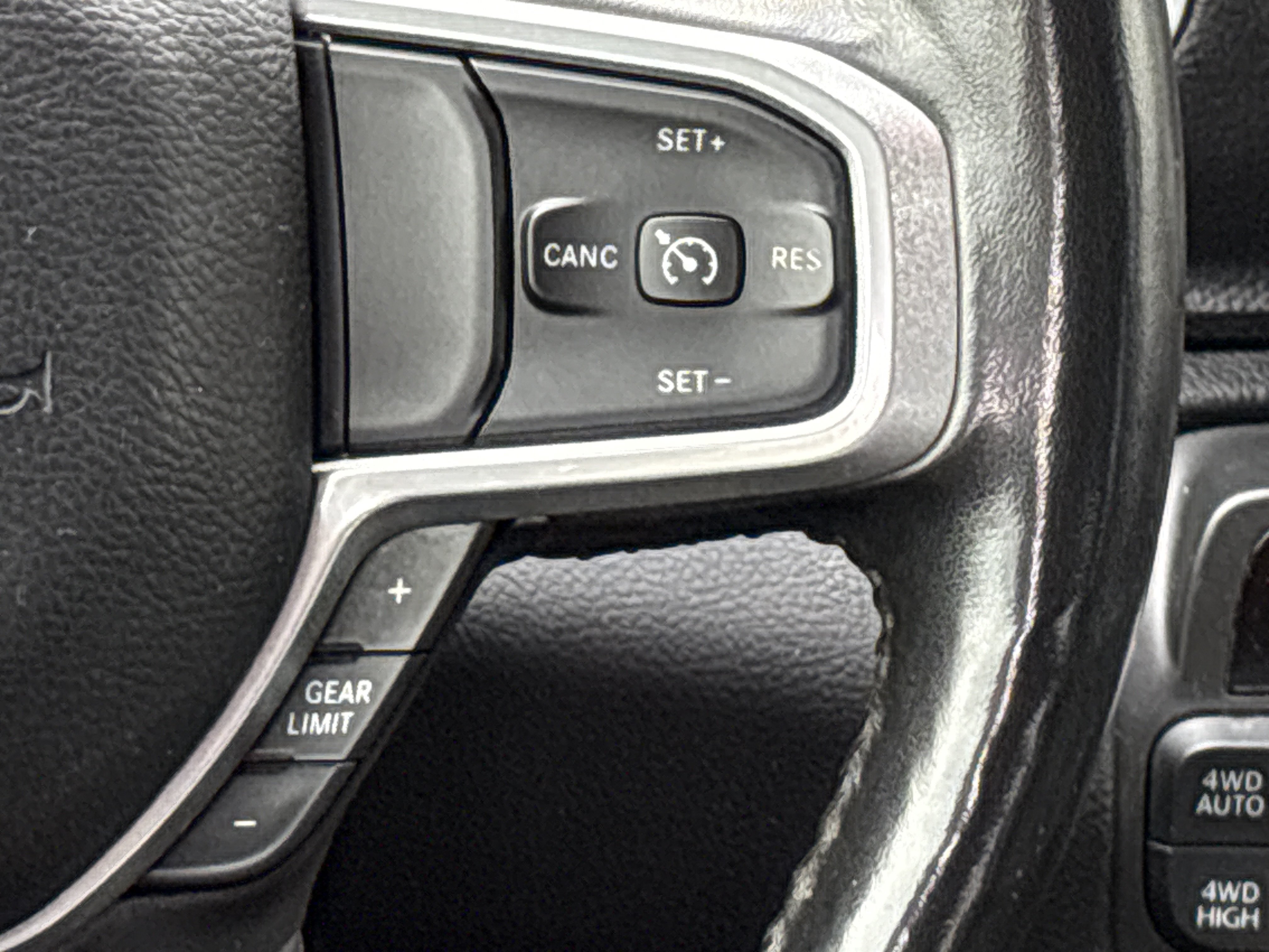 Used 2019 RAM 1500 Laramie AWD/4WD image 23