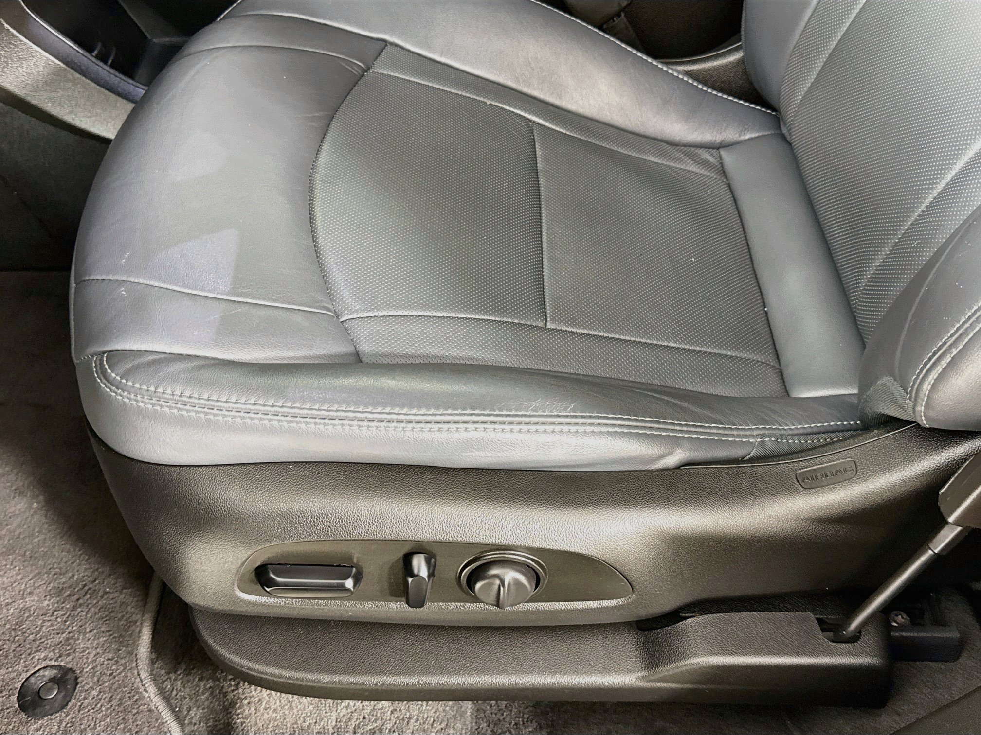 Used 2020 Buick Enclave Essence w/ Sun And Navigation Package FWD image 22