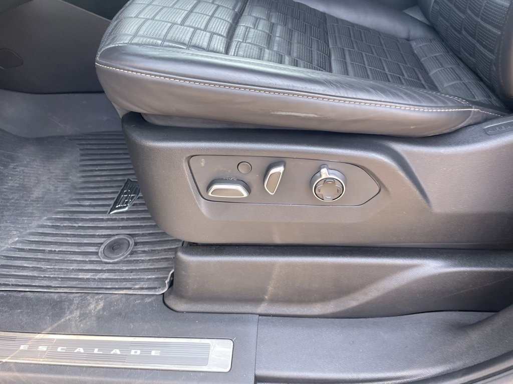 Used 2024 Cadillac Escalade V w/ LPO, ONYX Package image 22