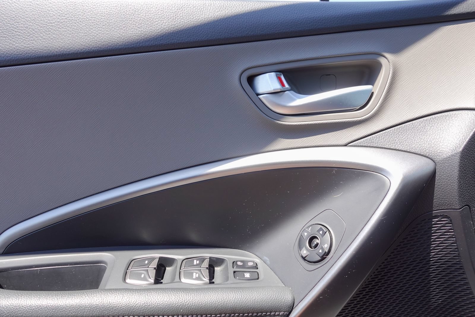 Used 2017 Hyundai Santa Fe SE w/ SE Premium Package 02 FWD image 16