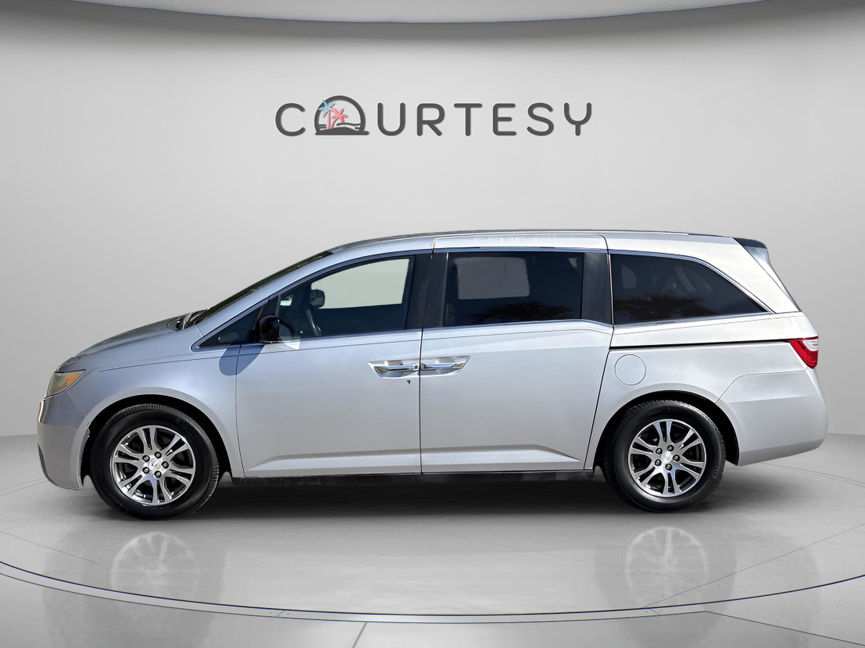 Used 2013 Honda Odyssey EX image 4