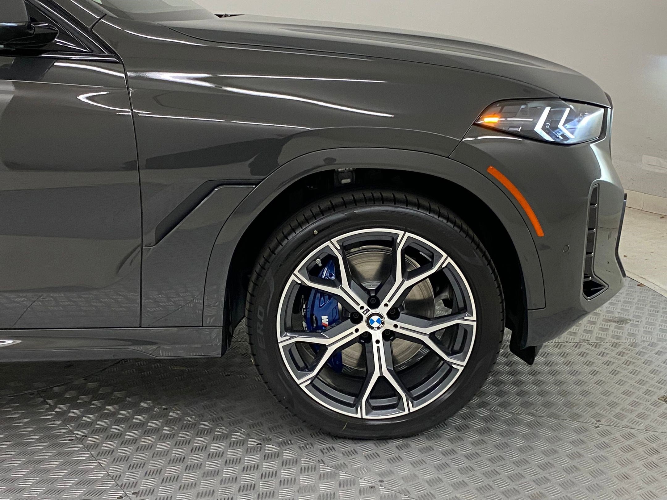 New 2026 BMW X6 xDrive40i w/ Climate Comfort Package image 10