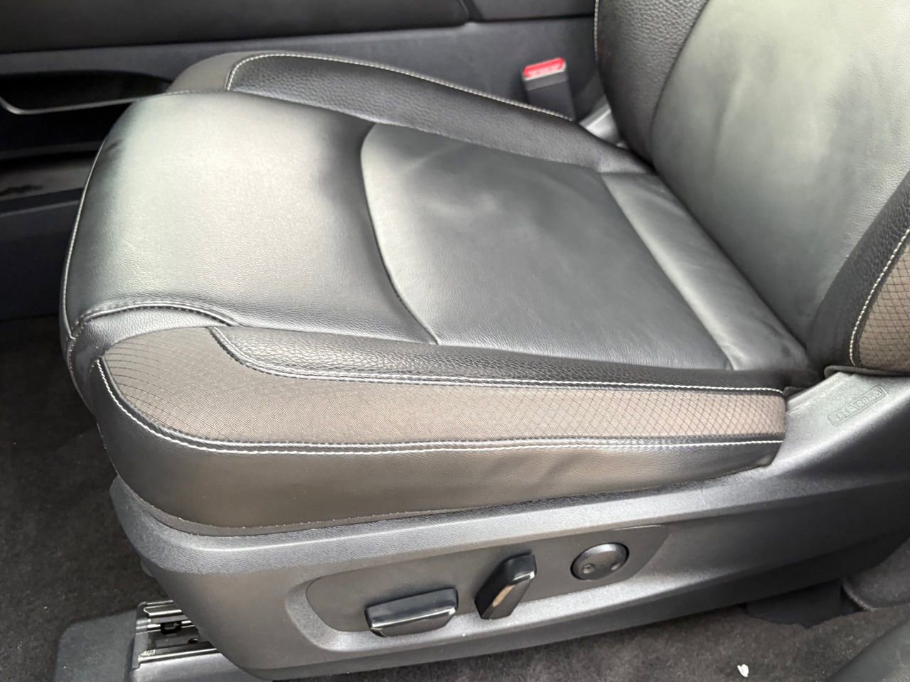 Certified 2025 Nissan Pathfinder SL image 31