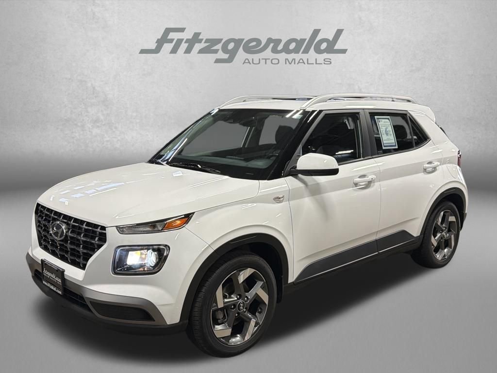 Used 2024 Hyundai Venue SEL image 2