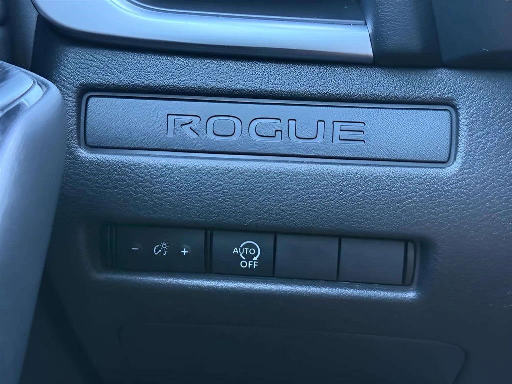 Used 2024 Nissan Rogue S image 12