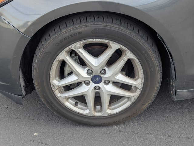 Used 2016 Ford Fusion SE image 12