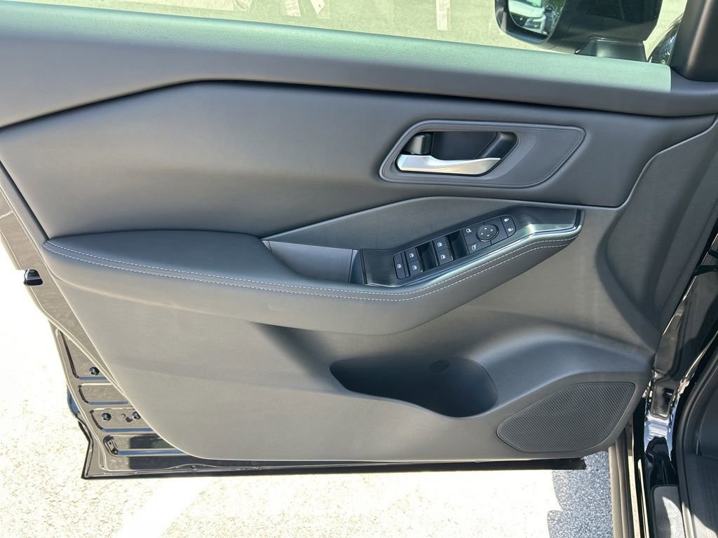 New 2026 Nissan Rogue SV image 18