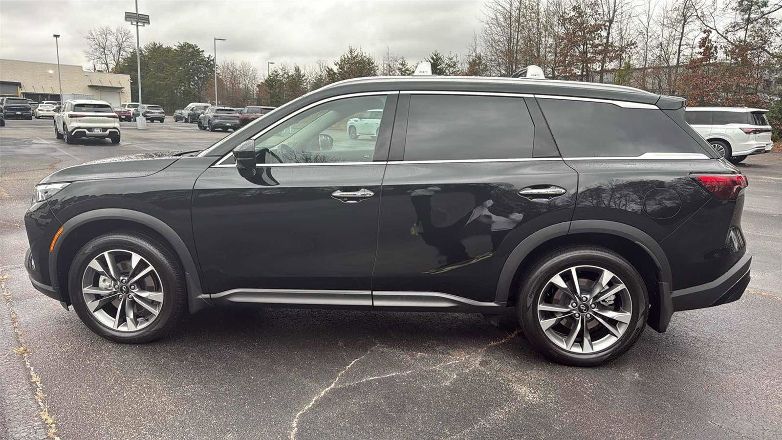 Certified 2025 INFINITI QX60 Luxe image 9