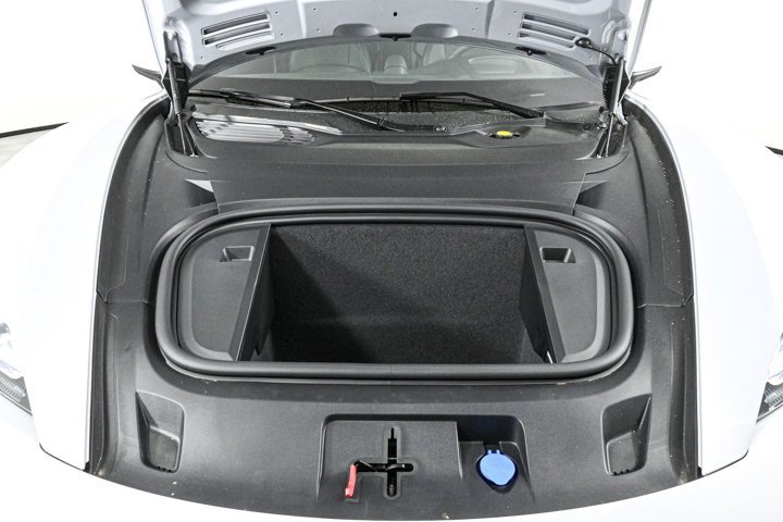 New 2025 Porsche Taycan image 34