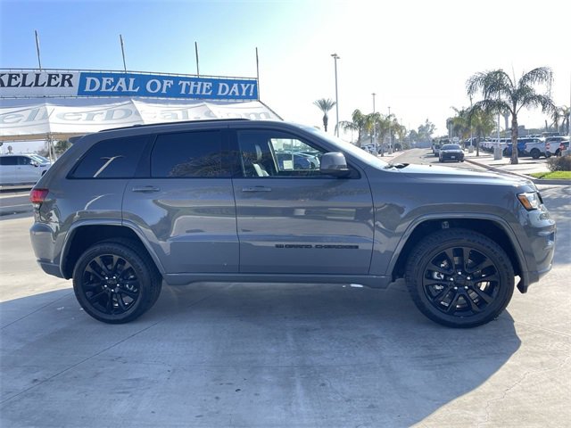 Used 2022 Jeep Grand Cherokee Laredo X image 9