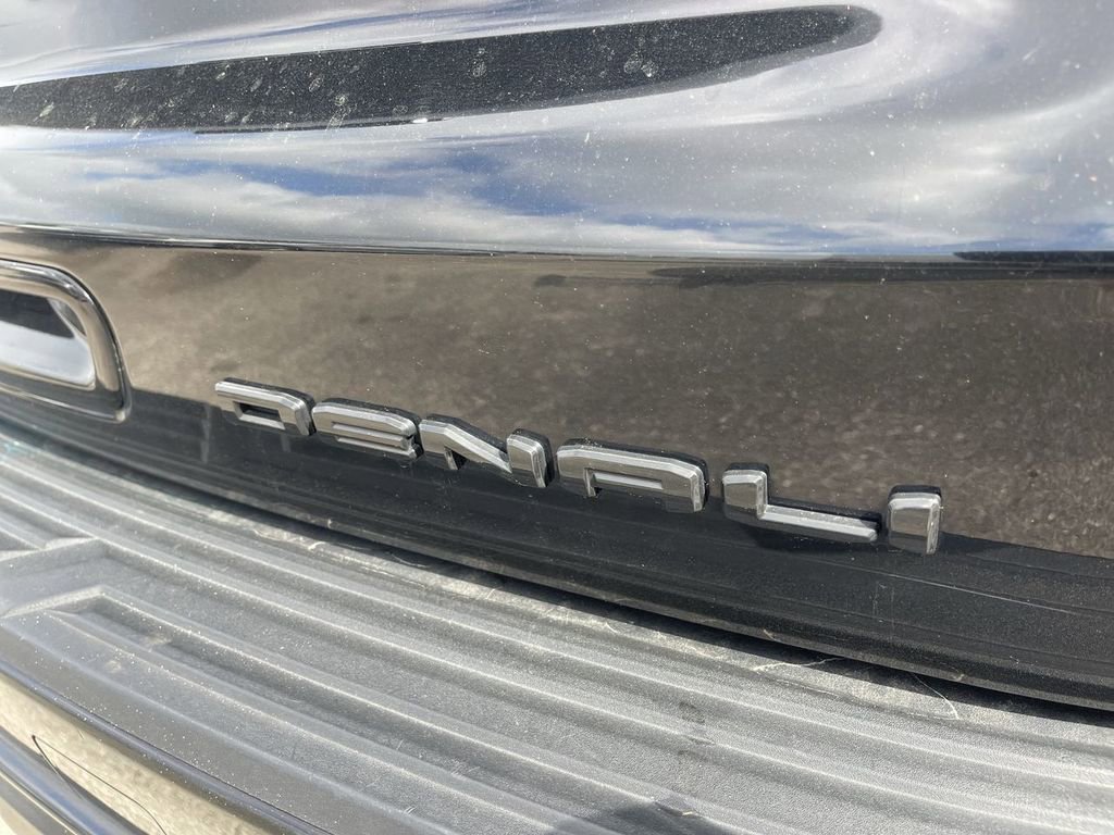 Used 2021 GMC Yukon Denali w/ Denali Premium Package AWD/4WD image 9