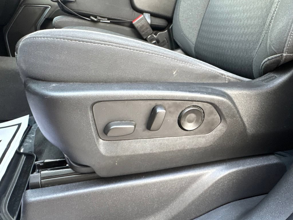 Used 2023 Chevrolet Silverado 1500 LT AWD/4WD image 17