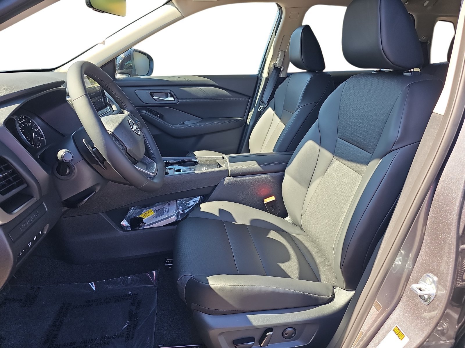 New 2027 Nissan Rogue Dark Armor FWD image 15