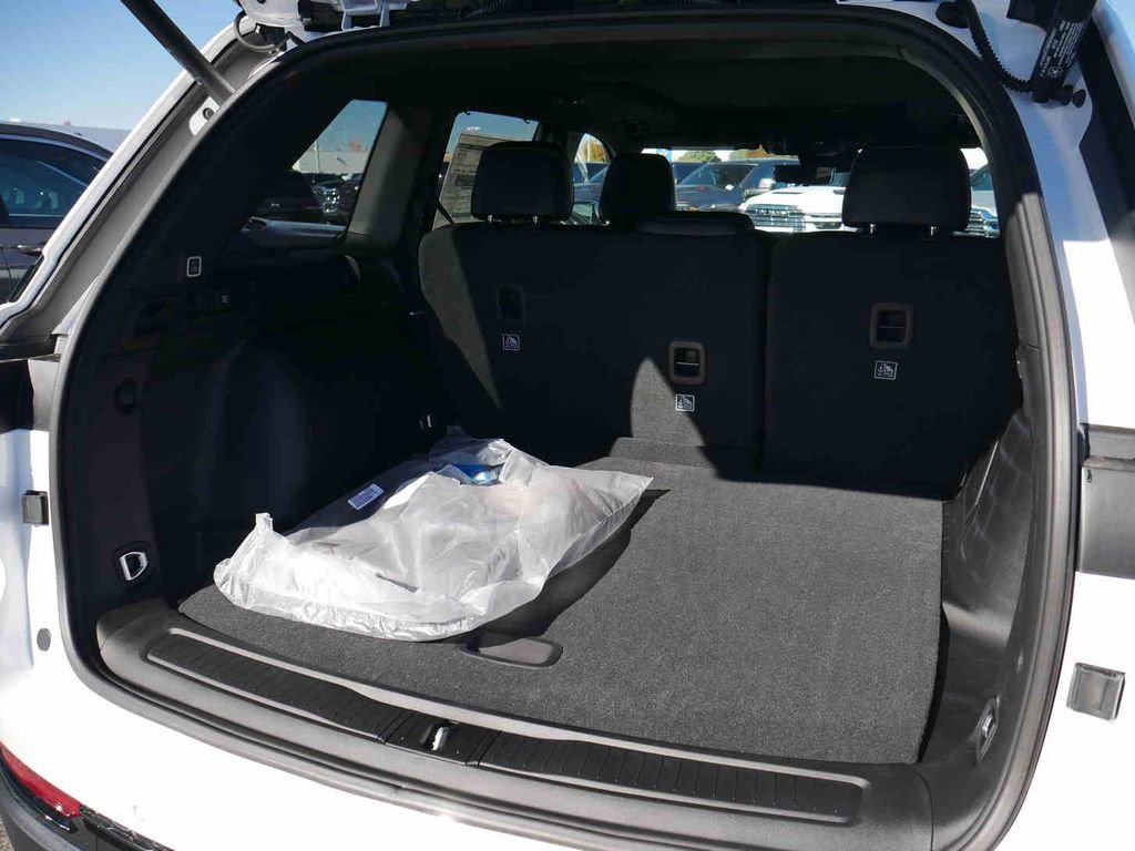 New 2025 Jeep Grand Cherokee Limited w/ Luxury Tech Group II image 7