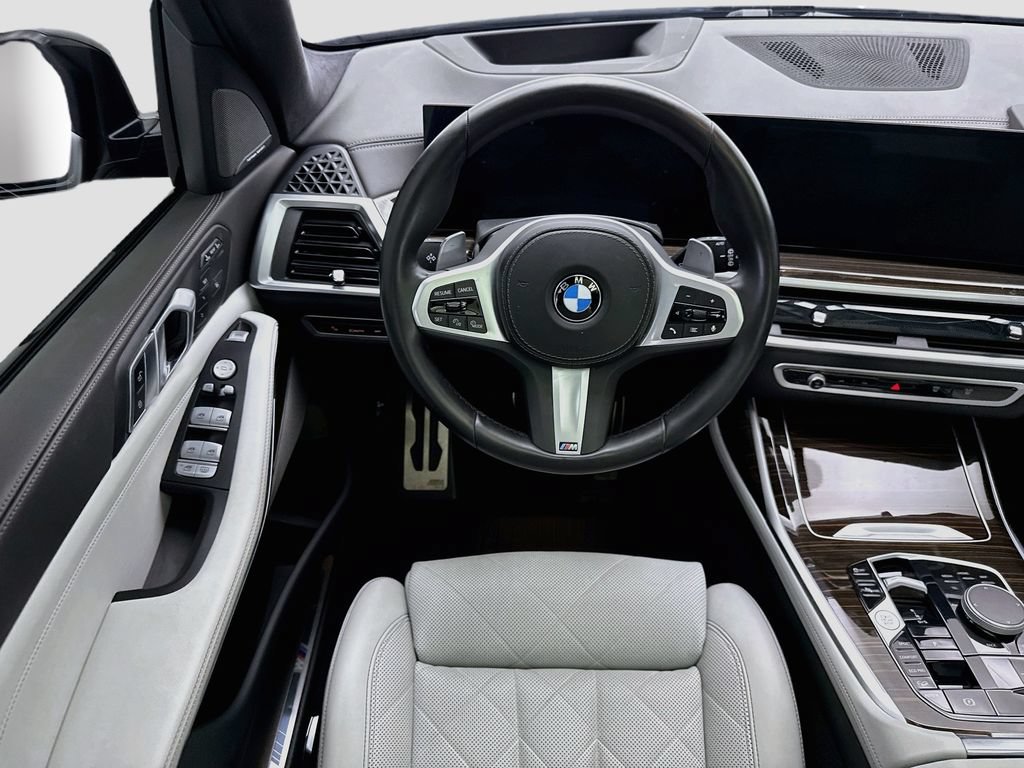 Used 2024 BMW X7 xDrive40i w/ M Sport Package AWD/4WD image 10