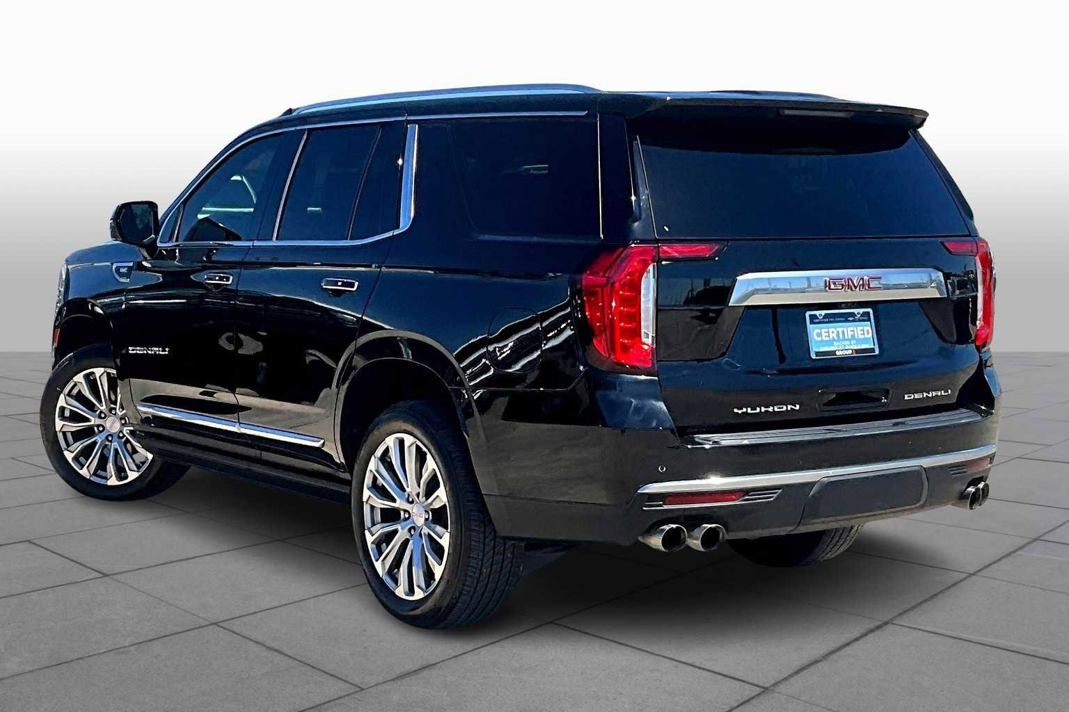 Used 2021 GMC Yukon Denali w/ Denali Premium Package image 12
