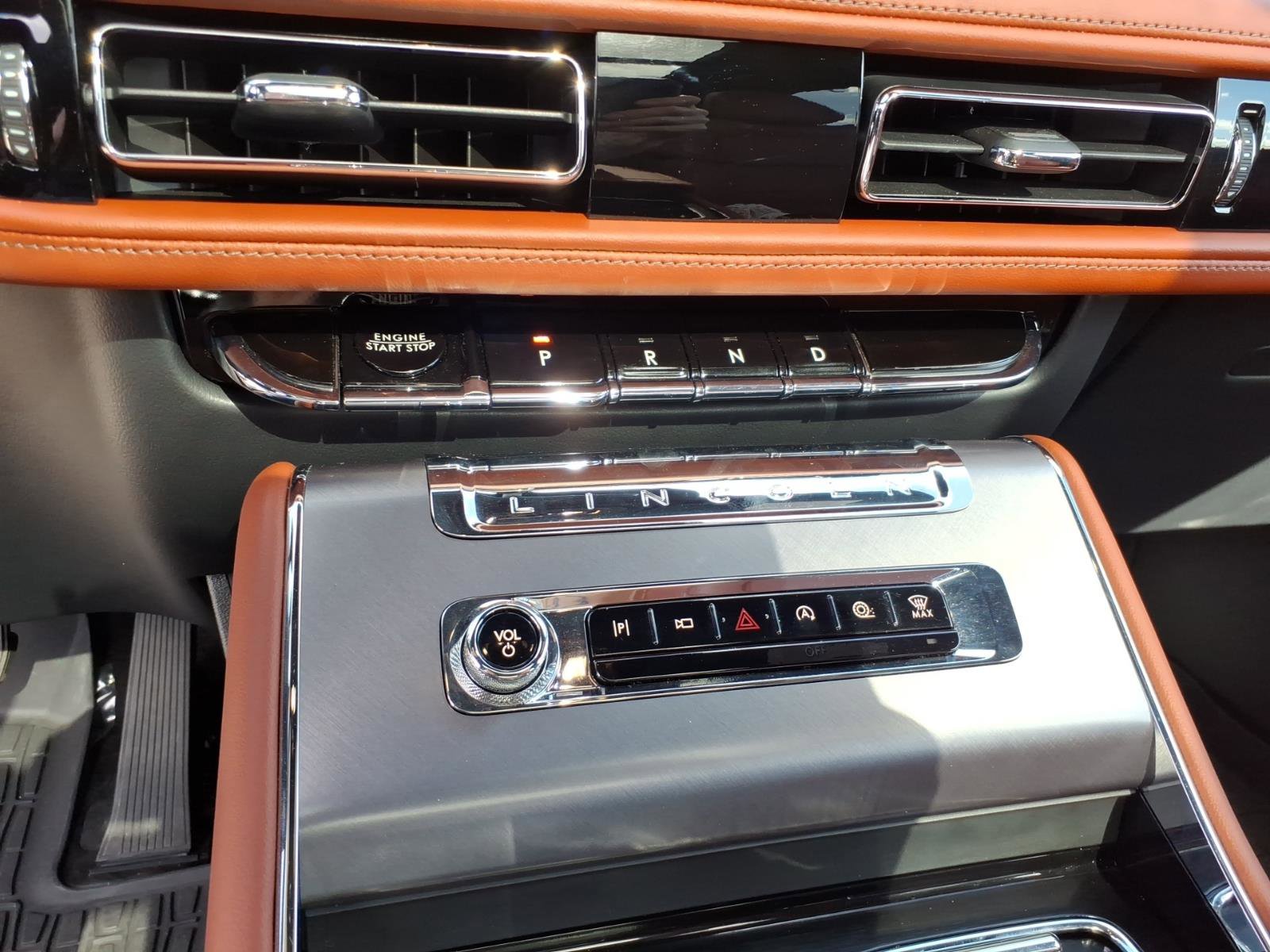 Used 2025 Lincoln Aviator Reserve w/ Luxury Package image 17