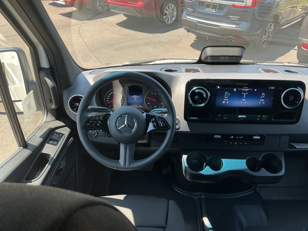Used 2025 Mercedes-Benz Sprinter 4500 image 25