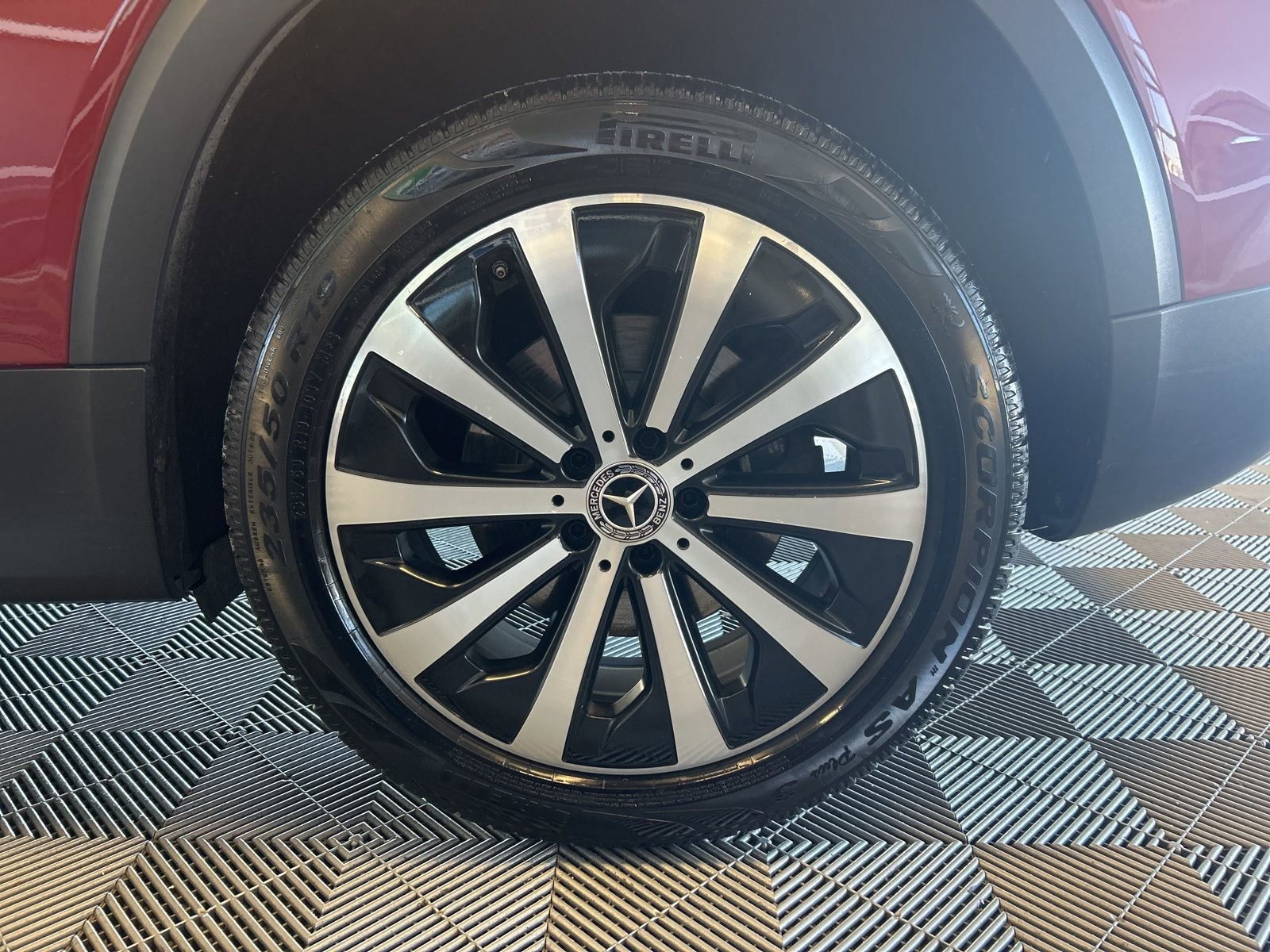 Used 2020 Mercedes-Benz GLB 250 4MATIC image 9