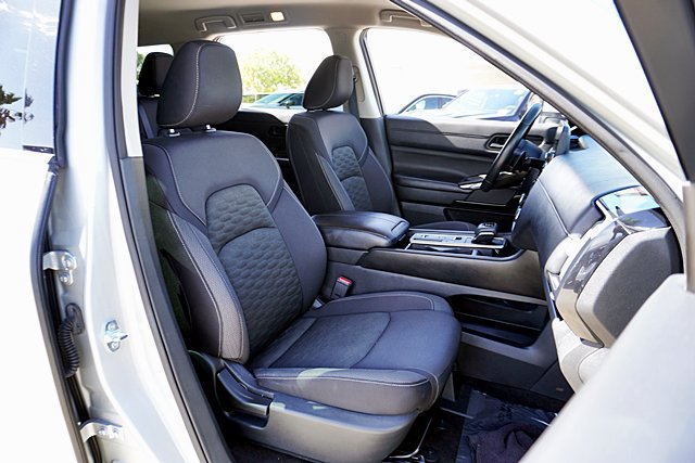 Used 2024 Nissan Pathfinder SV FWD image 19