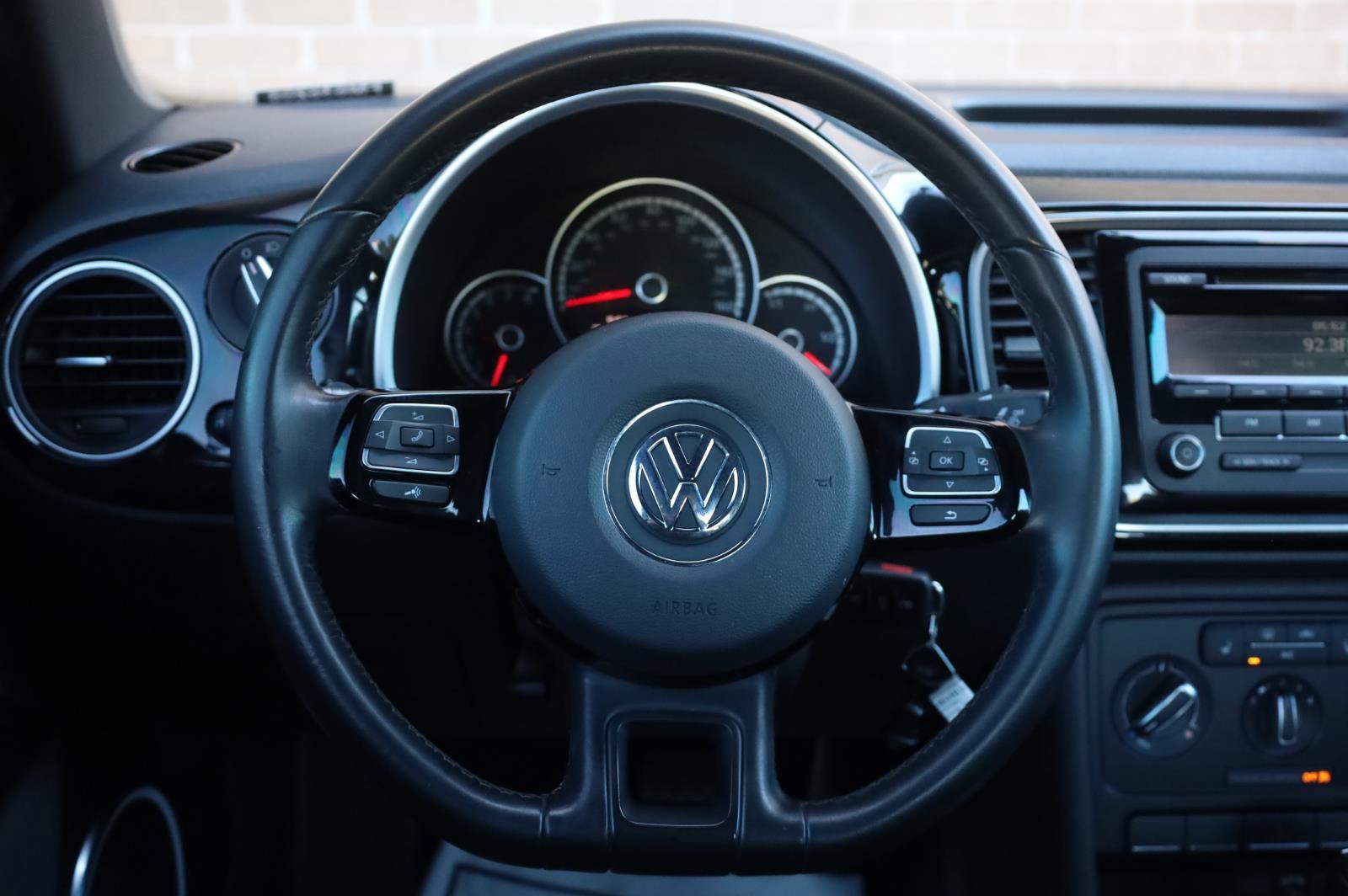 Used 2015 Volkswagen Beetle 1.8T FWD image 23