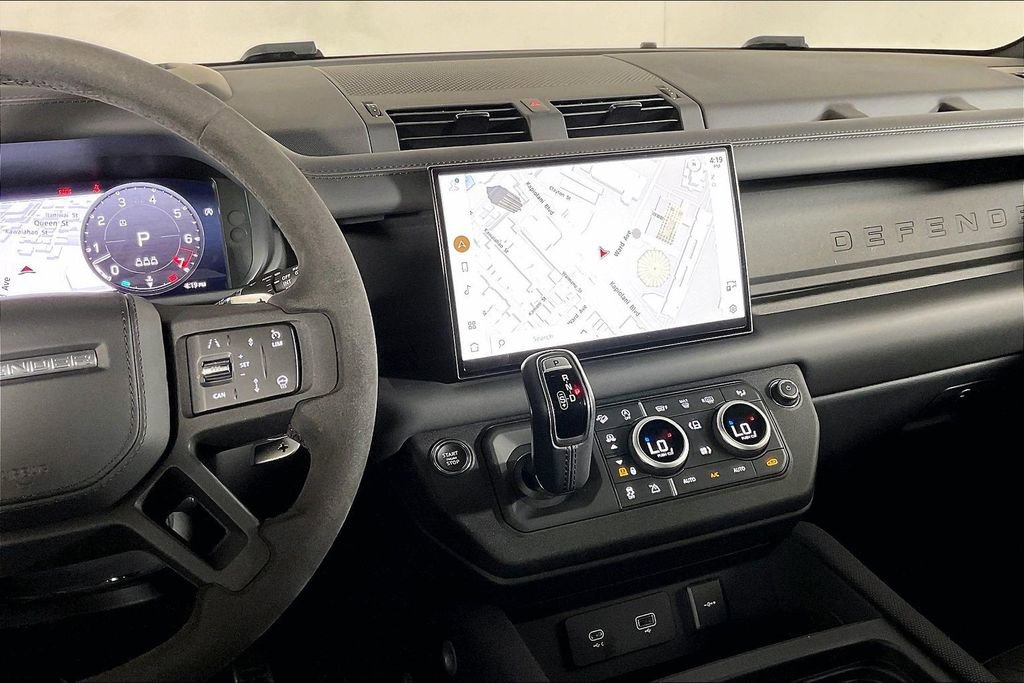 Used 2024 Land Rover Defender 110 V8 AWD/4WD image 5