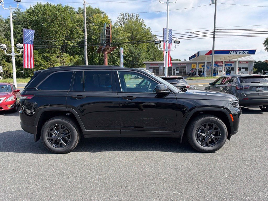 New 2027 Jeep Grand Cherokee Altitude AWD/4WD image 4