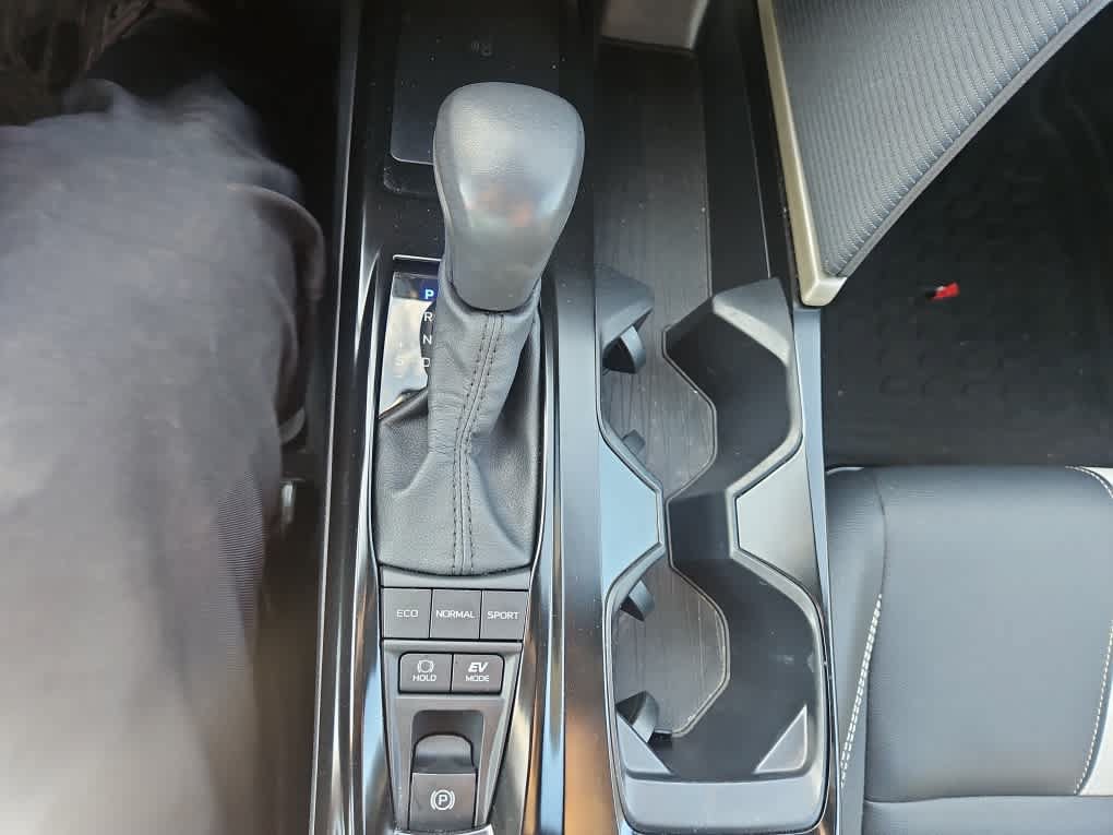 Used 2025 Toyota Camry SE w/ Convenience Package FWD image 18