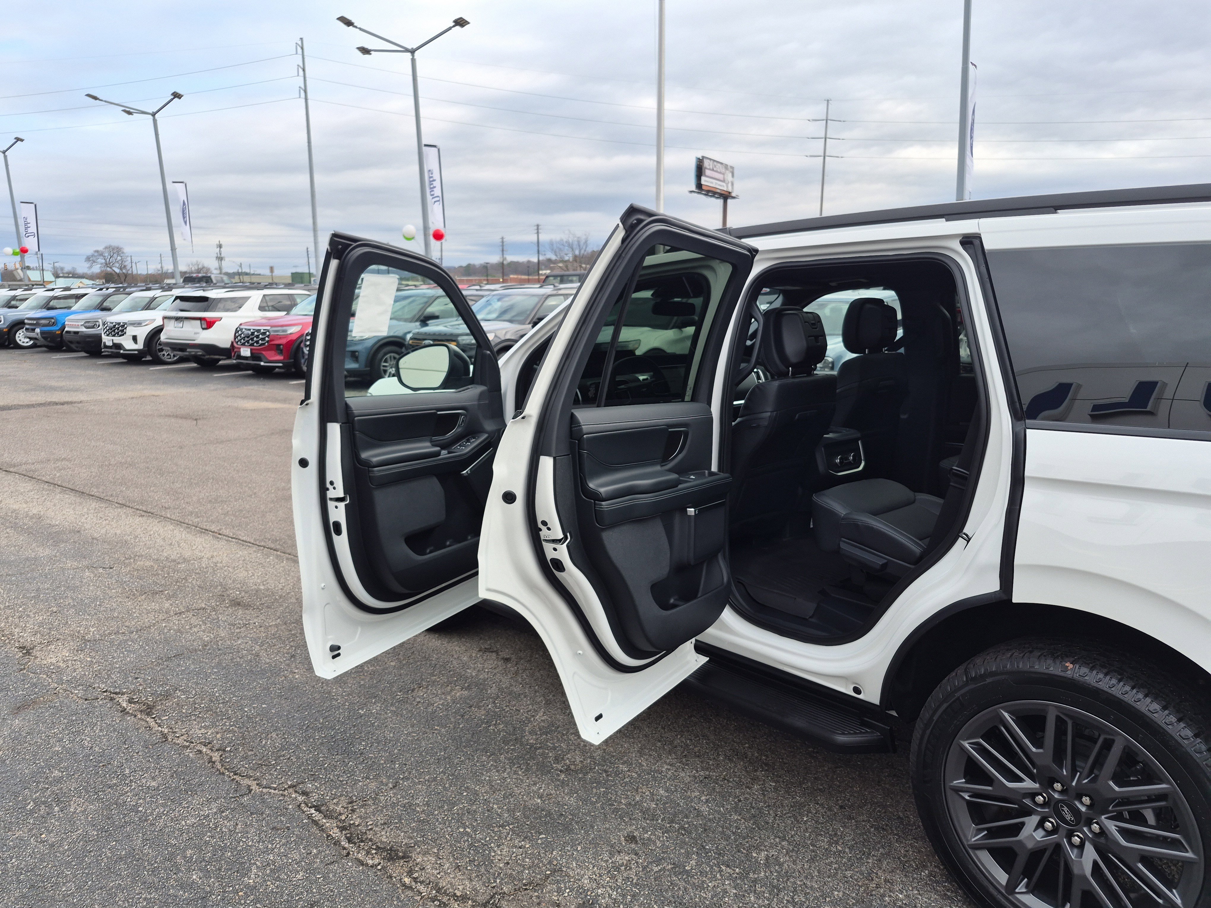 New 2026 Ford Expedition Platinum w/ Stealth Appearance Package image 15