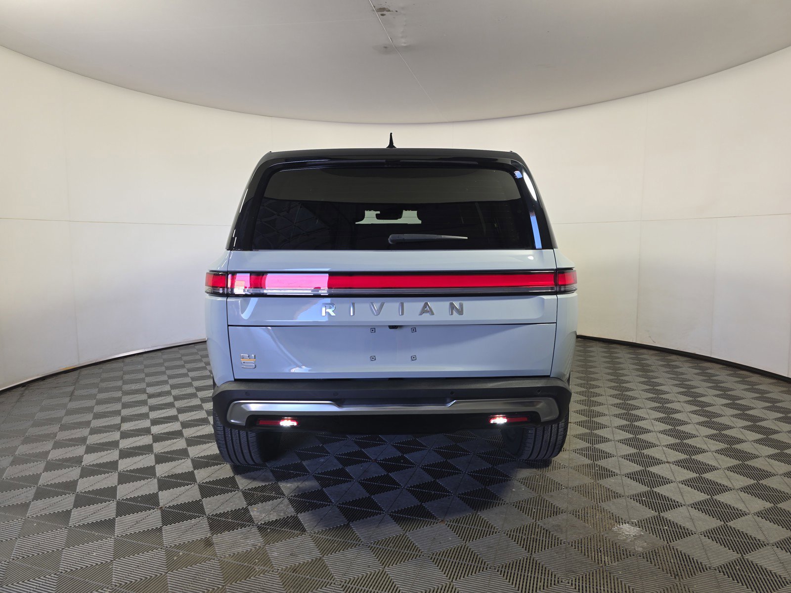 Used 2022 Rivian R1S Launch Edition image 4