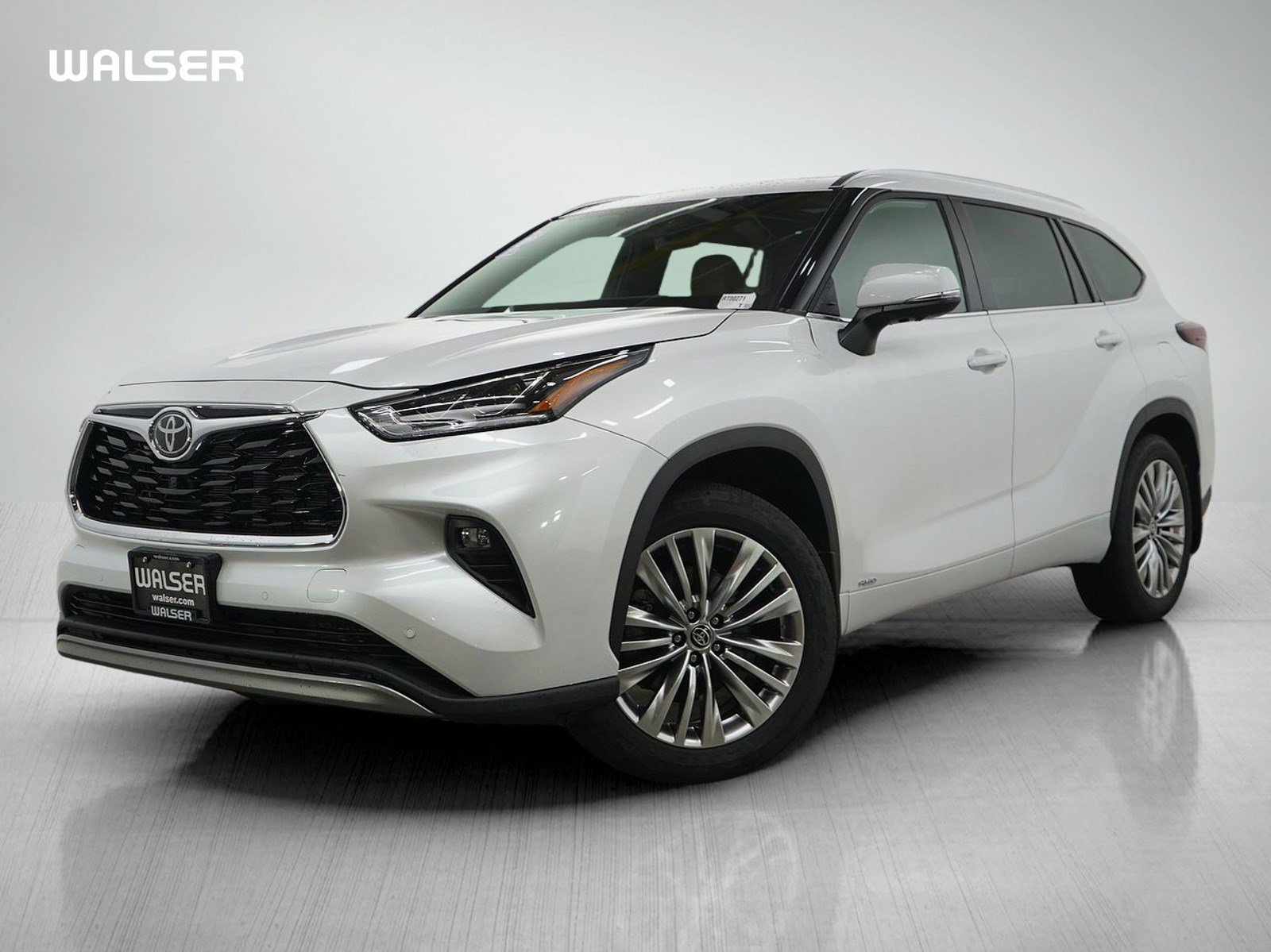 Certified 2026 Toyota Highlander Platinum AWD/4WD image 1