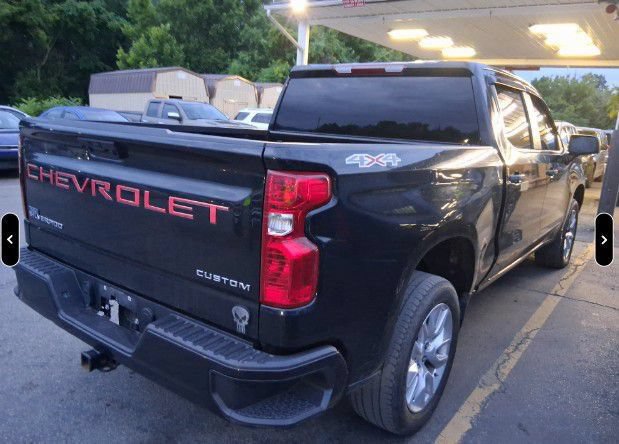 Used 2023 Chevrolet Silverado 1500 Custom AWD/4WD image 3