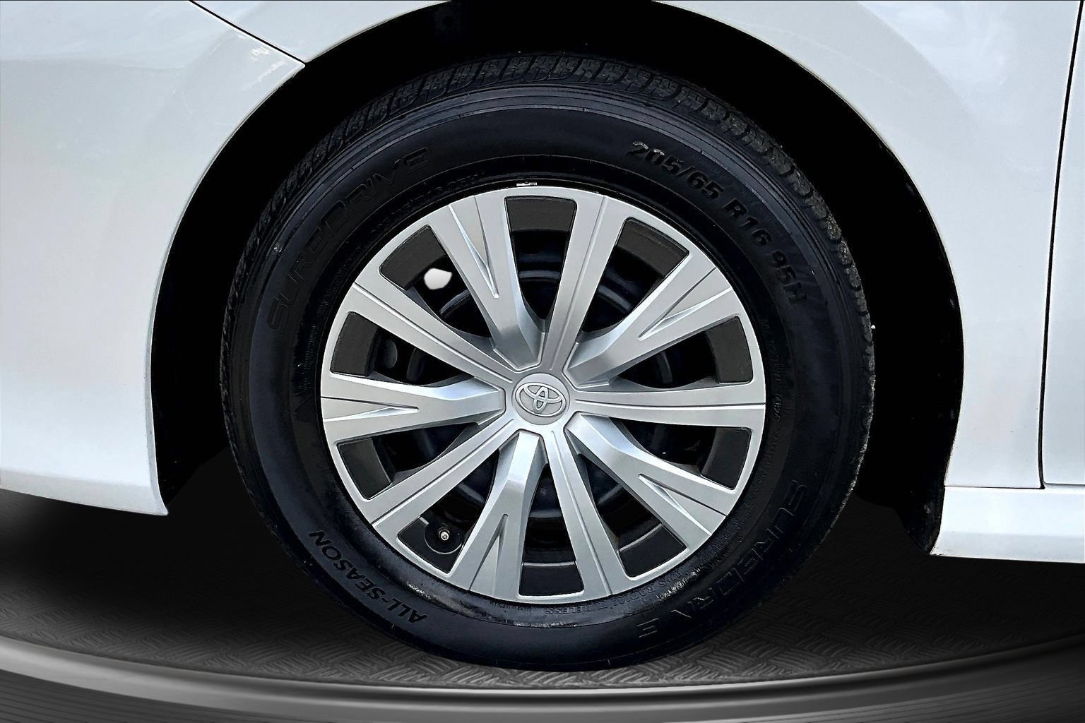 Used 2022 Toyota Camry LE FWD image 28
