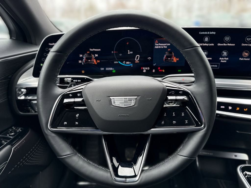 Used 2024 Cadillac Lyriq Luxury image 11