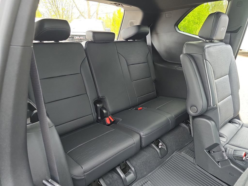 New 2026 Buick Enclave Sport Touring w/ LPO, Floor Liner Package AWD/4WD image 12