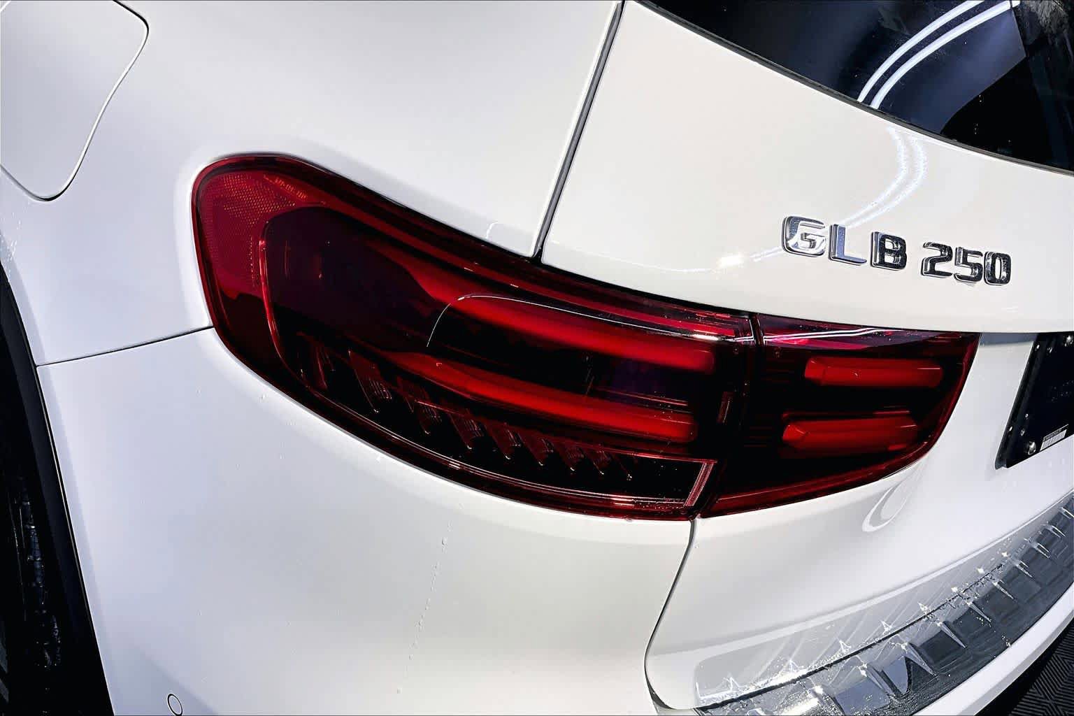 New 2026 Mercedes-Benz GLB 250 4MATIC image 5