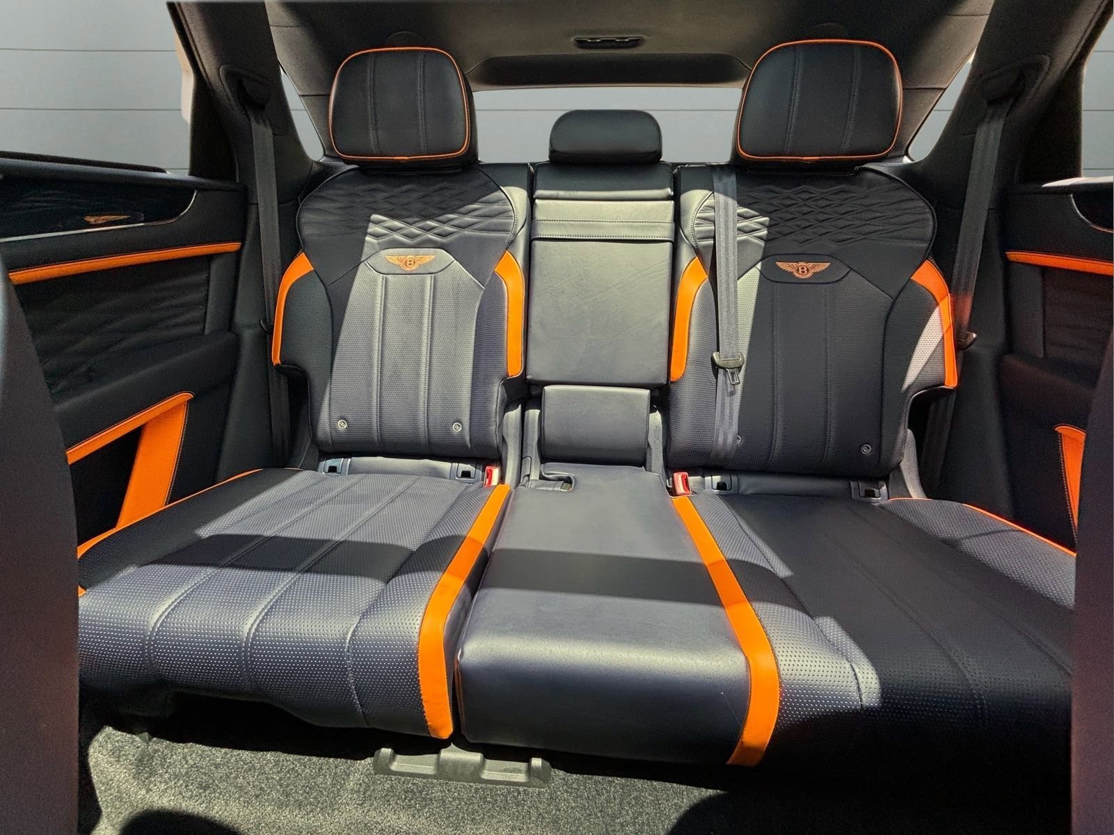 Used 2024 Bentley Bentayga image 27