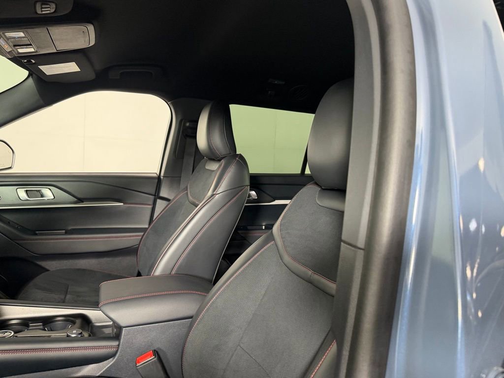 Used 2025 Ford Explorer ST image 21