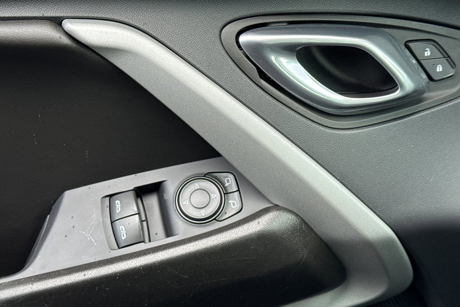 Used 2023 Chevrolet Camaro LT RWD image 12