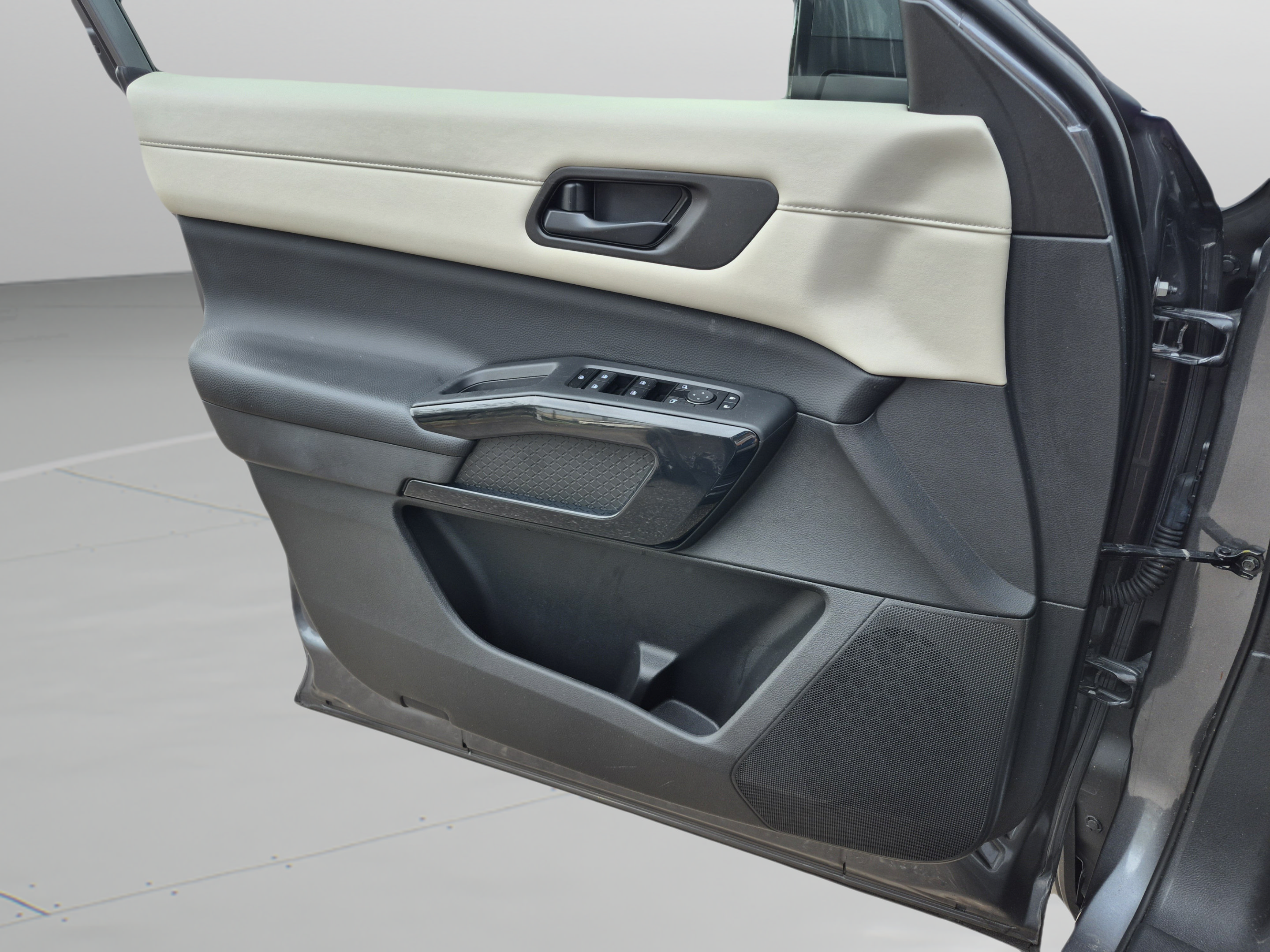 Certified 2024 Nissan Pathfinder SV w/ Cargo Package FWD image 23