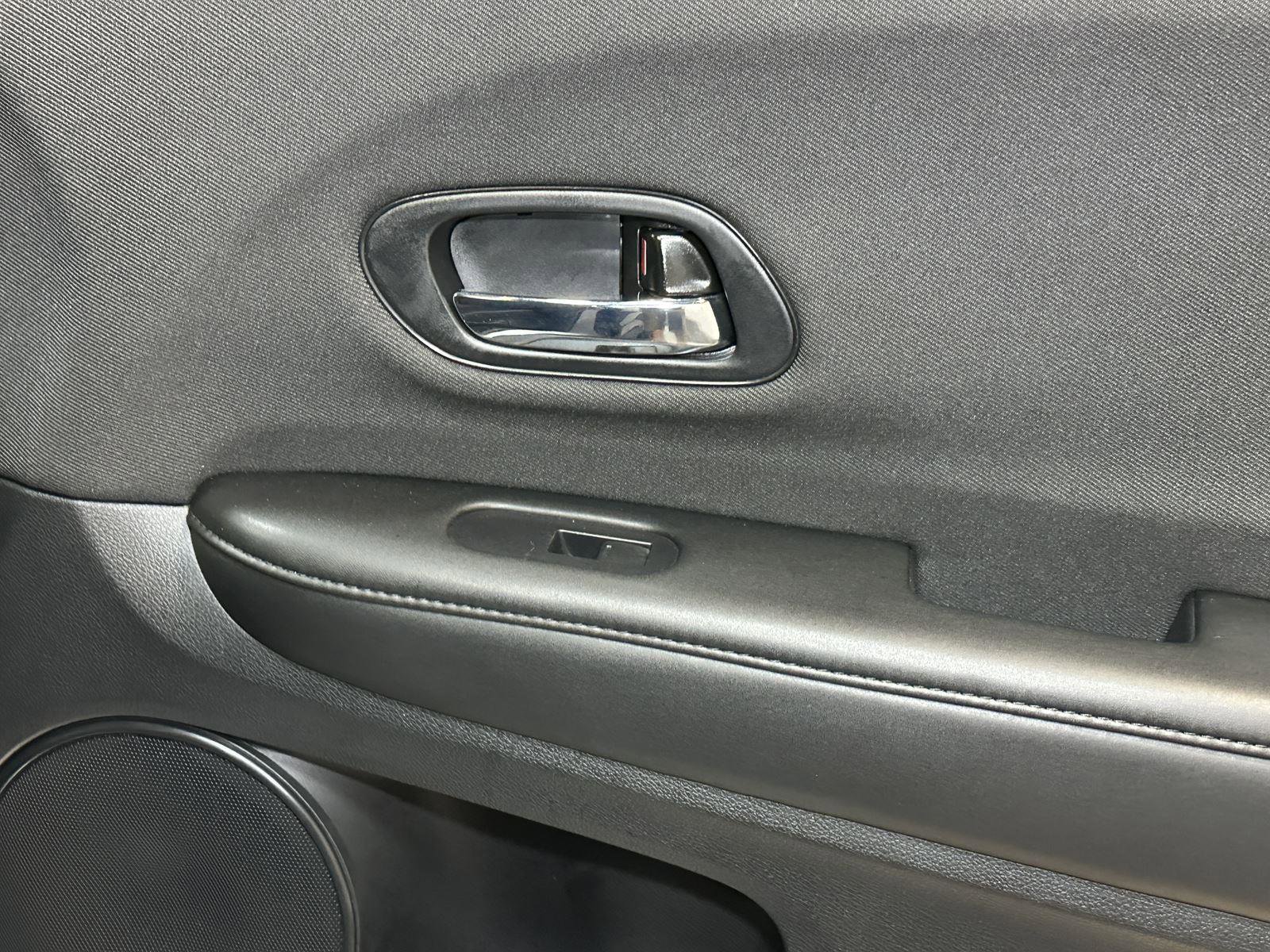 Certified 2022 Honda HR-V LX image 30