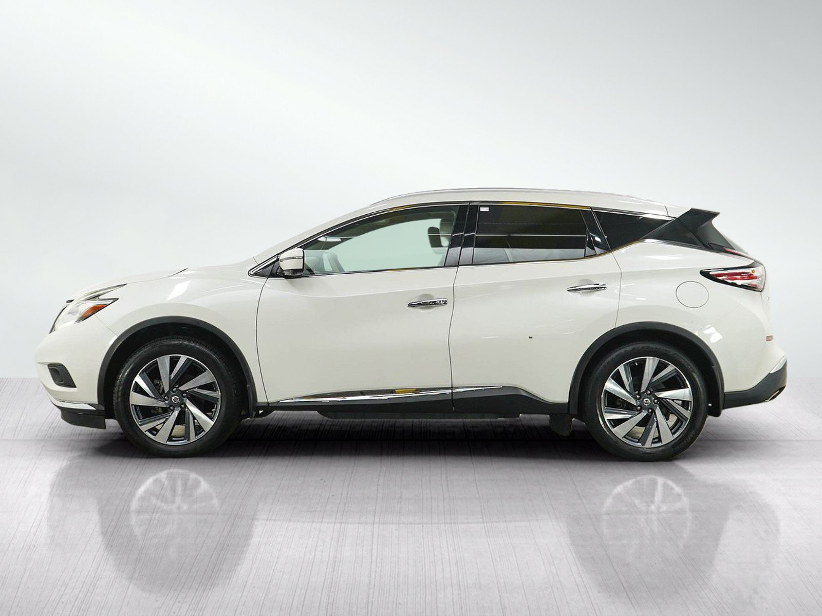 Used 2017 Nissan Murano Platinum w/ Platinum Technology Package AWD/4WD image 2