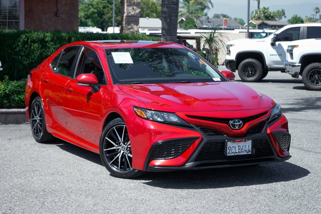 Used 2022 Toyota Camry SE FWD image 2