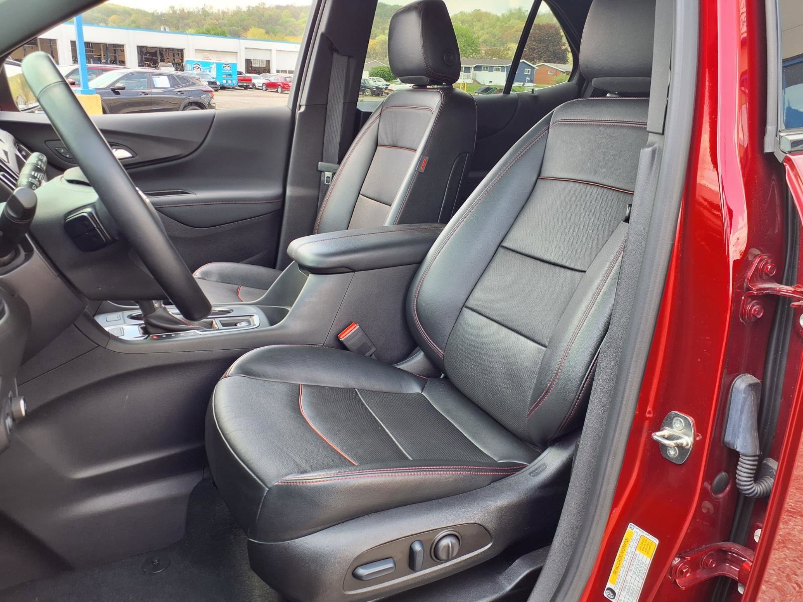 Certified 2023 Chevrolet Equinox RS w/ RS Leather Package AWD/4WD image 7