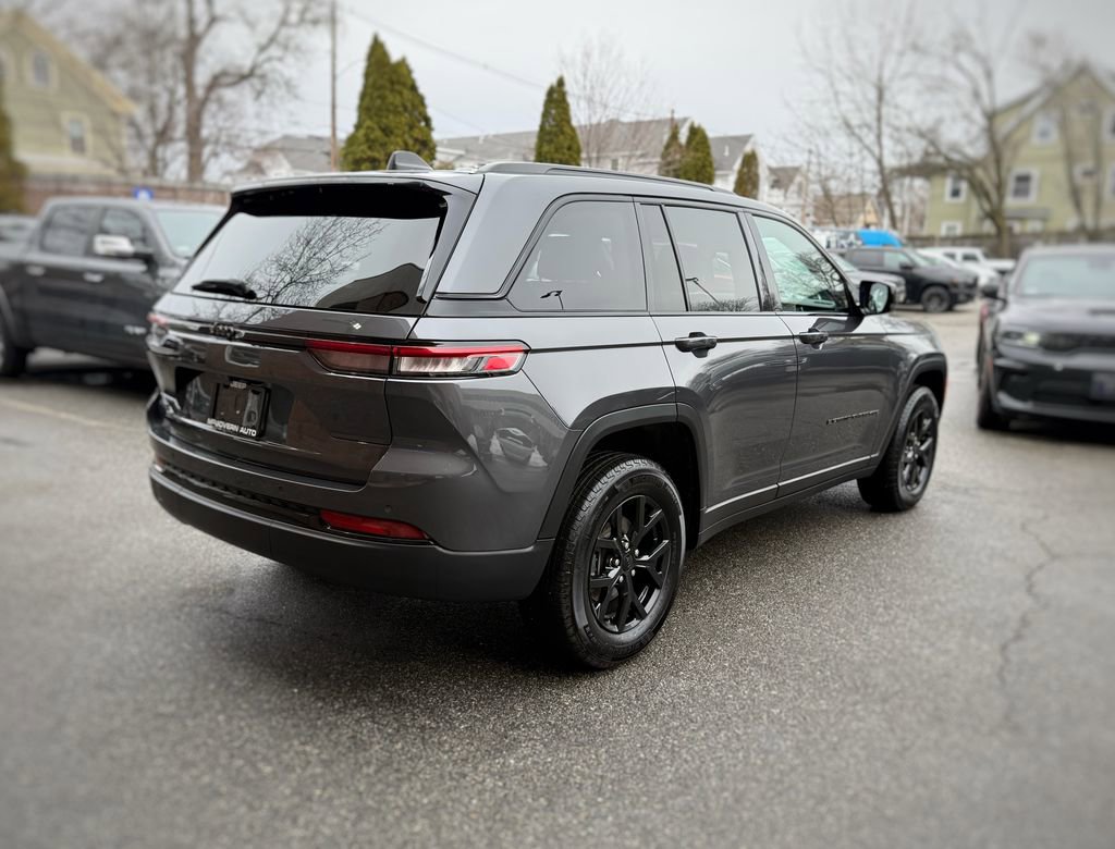 Used 2024 Jeep Grand Cherokee Altitude image 8