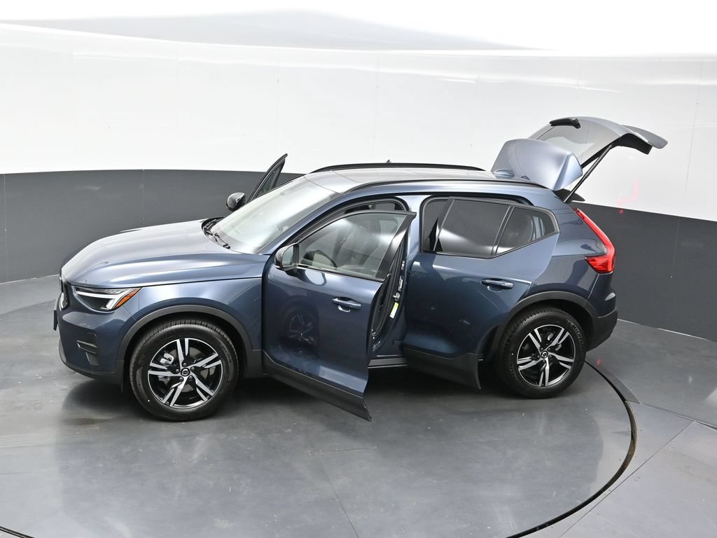 New 2026 Volvo XC40 B5 Core w/ Climate Package AWD/4WD image 40