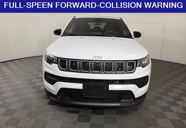 Used 2025 Jeep Compass Sport image 4