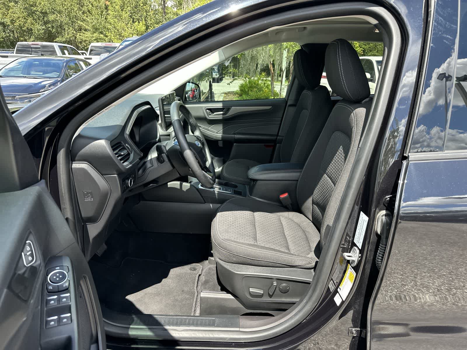 Used 2023 Ford Escape Active w/ Tech Pack #1 FWD image 2