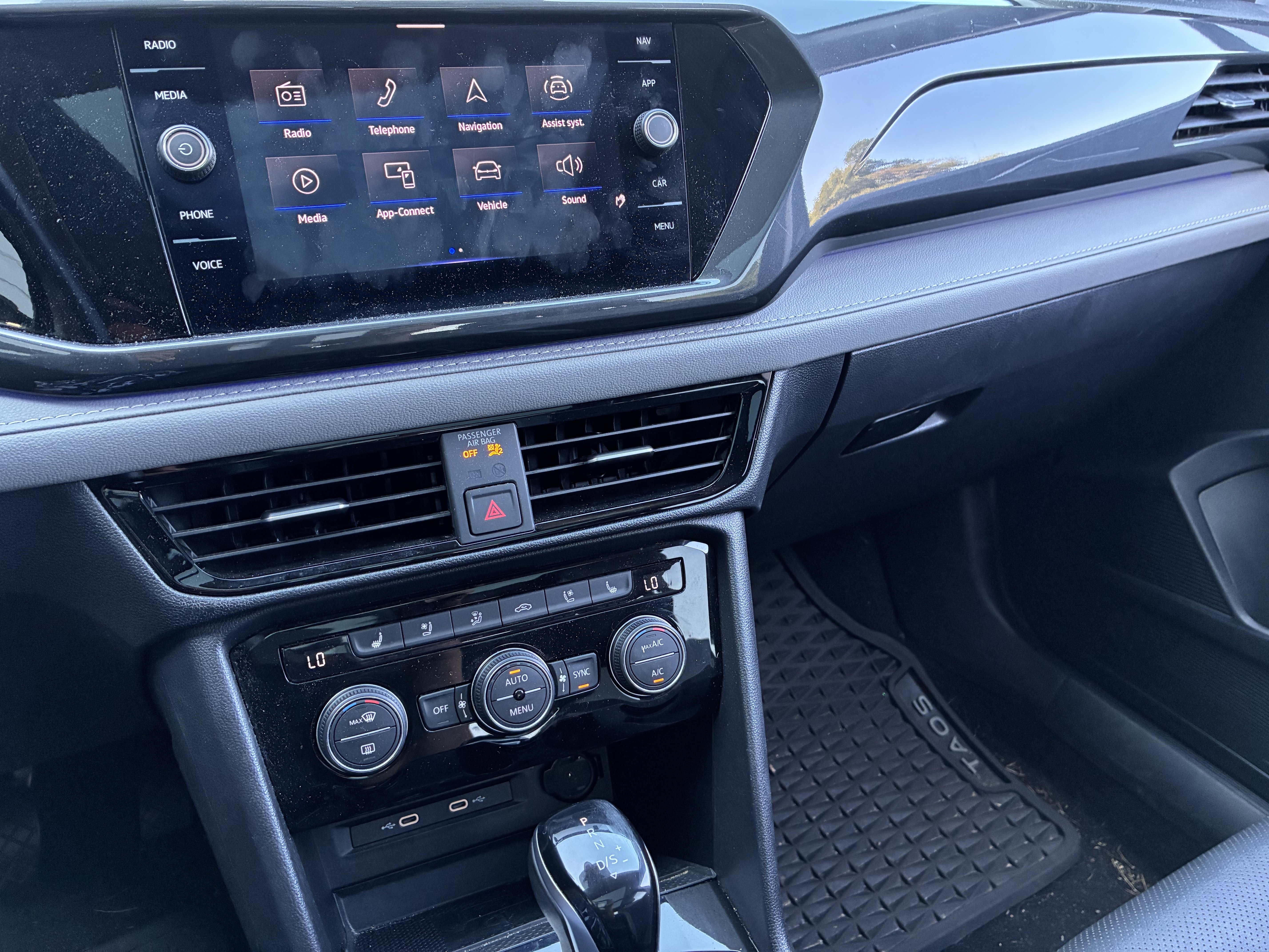 Certified 2023 Volkswagen Taos SEL AWD/4WD image 25